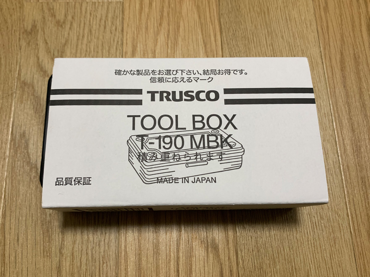 TRUSCO(トラスコ) トランク型工具箱 203X109X56 つや消しブラック T-190MBK パッケージ
