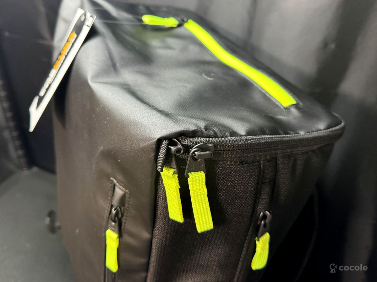 アンダーアーマー バックパック 撥水加工を施したファブリック